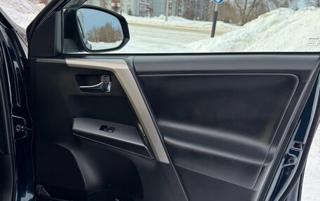 Toyota RAV4, 2018 год, 3 400 000 рублей, 28 фотография