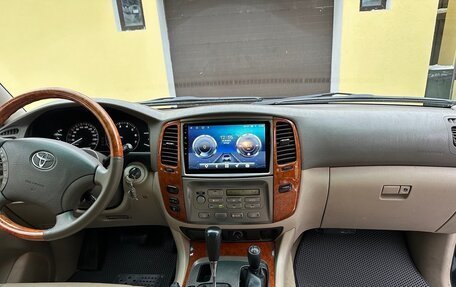 Toyota Land Cruiser 100 рестайлинг 2, 2006 год, 2 500 000 рублей, 11 фотография