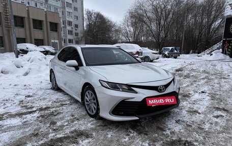 Toyota Camry, 2021 год, 2 090 000 рублей, 3 фотография