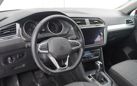 Volkswagen Tiguan II, 2021 год, 2 890 000 рублей, 13 фотография