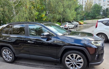 Toyota RAV4, 2021 год, 3 880 000 рублей, 2 фотография