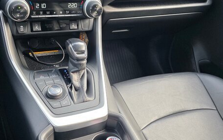 Toyota RAV4, 2021 год, 3 880 000 рублей, 28 фотография