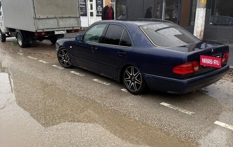 Mercedes-Benz E-Класс, 1999 год, 400 000 рублей, 2 фотография