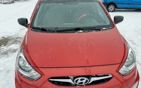 Hyundai Solaris II рестайлинг, 2011 год, 730 000 рублей, 1 фотография