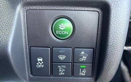 Honda Vezel, 2016 год, 1 290 000 рублей, 15 фотография