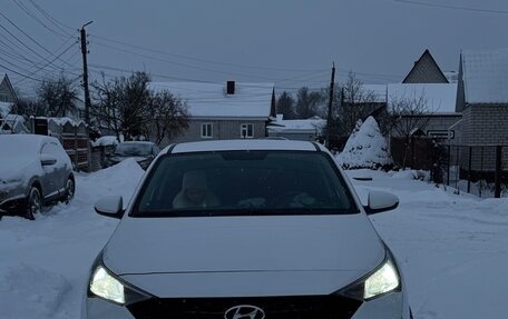 Hyundai Solaris II рестайлинг, 2022 год, 1 400 000 рублей, 2 фотография