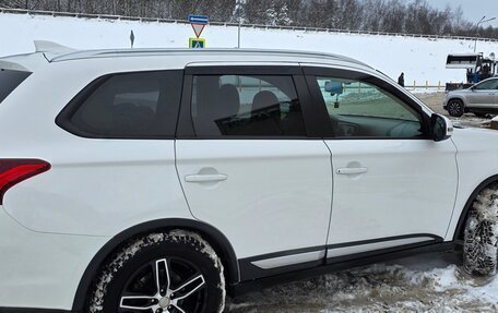 Mitsubishi Outlander III рестайлинг 3, 2019 год, 2 055 000 рублей, 5 фотография