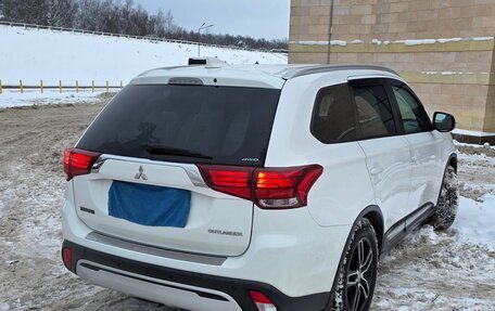 Mitsubishi Outlander III рестайлинг 3, 2019 год, 2 055 000 рублей, 7 фотография