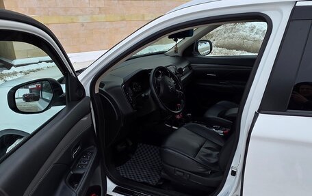 Mitsubishi Outlander III рестайлинг 3, 2019 год, 2 055 000 рублей, 11 фотография