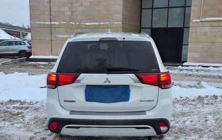 Mitsubishi Outlander III рестайлинг 3, 2019 год, 2 055 000 рублей, 9 фотография