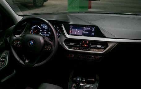 BMW 1 серия, 2021 год, 1 990 000 рублей, 3 фотография