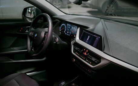 BMW 1 серия, 2021 год, 1 990 000 рублей, 31 фотография