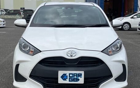 Toyota Yaris, 2022 год, 770 000 рублей, 2 фотография