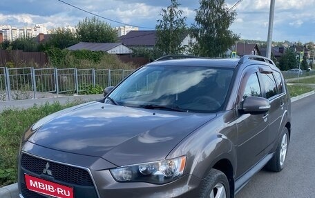 Mitsubishi Outlander III рестайлинг 3, 2011 год, 875 000 рублей, 1 фотография