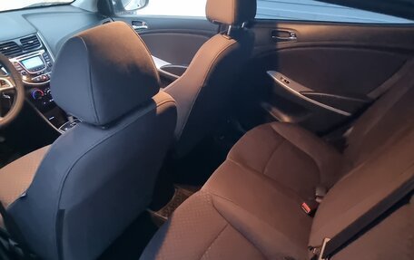 Hyundai Solaris II рестайлинг, 2013 год, 870 000 рублей, 18 фотография