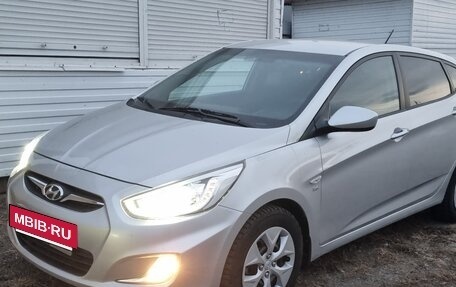 Hyundai Solaris II рестайлинг, 2013 год, 870 000 рублей, 12 фотография