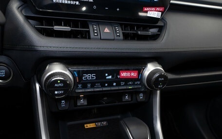 Toyota RAV4, 2025 год, 4 300 000 рублей, 17 фотография