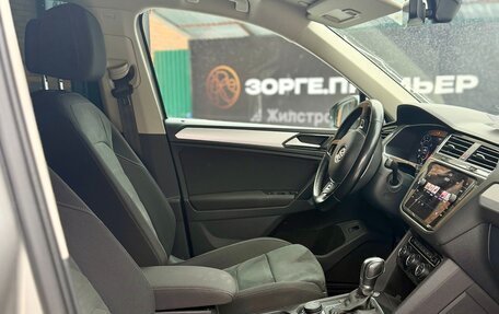 Volkswagen Tiguan II, 2018 год, 3 000 000 рублей, 4 фотография