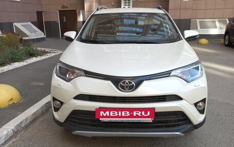 Toyota RAV4, 2017 год, 2 600 000 рублей, 2 фотография