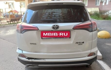 Toyota RAV4, 2017 год, 2 600 000 рублей, 4 фотография