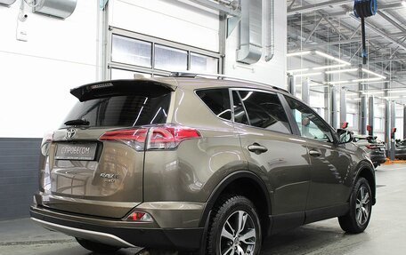 Toyota RAV4, 2017 год, 2 275 000 рублей, 4 фотография