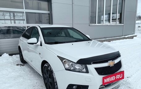 Chevrolet Cruze II, 2011 год, 585 000 рублей, 3 фотография