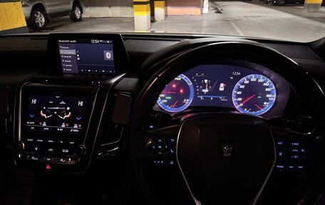 Toyota Crown, 2018 год, 3 300 000 рублей, 7 фотография