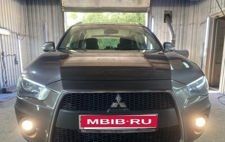 Mitsubishi Outlander III рестайлинг 3, 2011 год, 875 000 рублей, 4 фотография