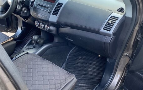 Mitsubishi Outlander III рестайлинг 3, 2011 год, 875 000 рублей, 14 фотография