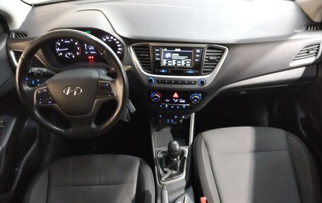 Hyundai Solaris II рестайлинг, 2018 год, 1 050 000 рублей, 8 фотография