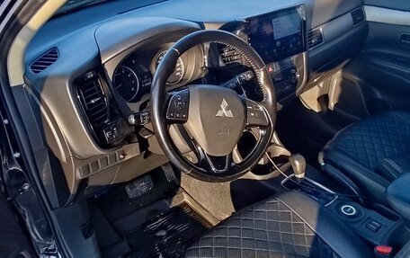 Mitsubishi Outlander III рестайлинг 3, 2014 год, 1 270 000 рублей, 2 фотография