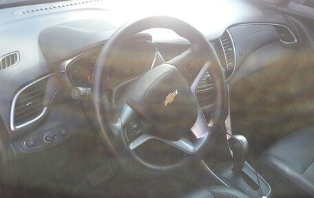 Chevrolet Trax, 2020 год, 800 000 рублей, 4 фотография