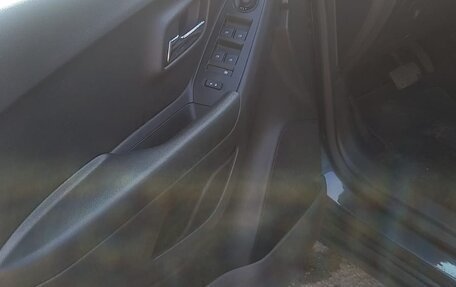 Chevrolet Trax, 2020 год, 800 000 рублей, 3 фотография