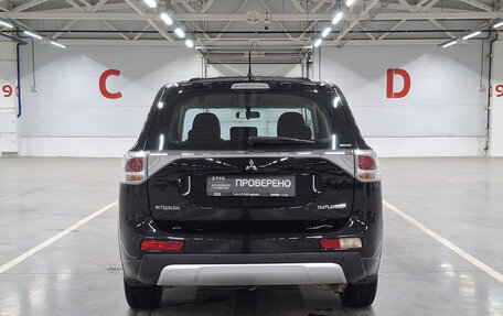 Mitsubishi Outlander III рестайлинг 3, 2014 год, 1 400 000 рублей, 7 фотография