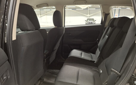 Mitsubishi Outlander III рестайлинг 3, 2014 год, 1 400 000 рублей, 15 фотография