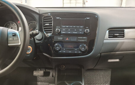 Mitsubishi Outlander III рестайлинг 3, 2014 год, 1 400 000 рублей, 18 фотография