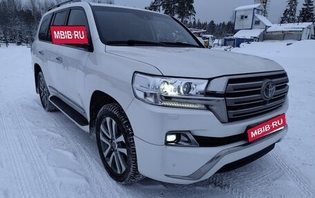 Toyota Land Cruiser 200, 2017 год, 5 200 000 рублей, 3 фотография