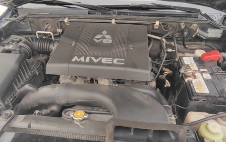 Mitsubishi Pajero IV, 2008 год, 1 649 000 рублей, 11 фотография