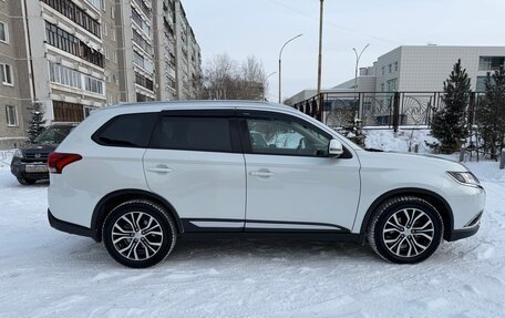 Mitsubishi Outlander III рестайлинг 3, 2018 год, 2 650 000 рублей, 5 фотография
