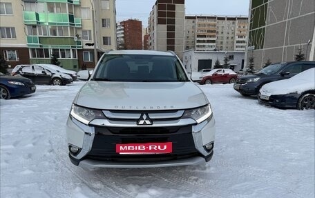 Mitsubishi Outlander III рестайлинг 3, 2018 год, 2 650 000 рублей, 2 фотография