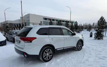 Mitsubishi Outlander III рестайлинг 3, 2018 год, 2 650 000 рублей, 6 фотография