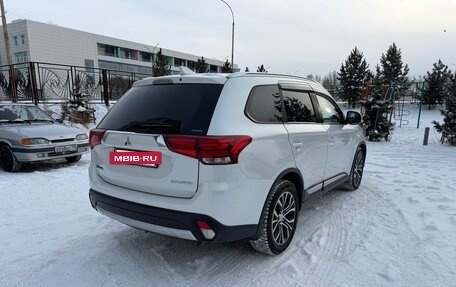 Mitsubishi Outlander III рестайлинг 3, 2018 год, 2 650 000 рублей, 7 фотография