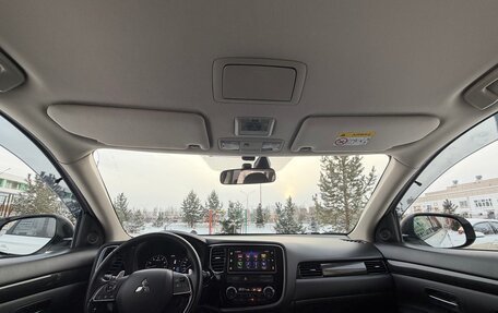 Mitsubishi Outlander III рестайлинг 3, 2018 год, 2 650 000 рублей, 18 фотография