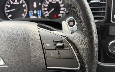 Mitsubishi Outlander III рестайлинг 3, 2018 год, 2 650 000 рублей, 17 фотография