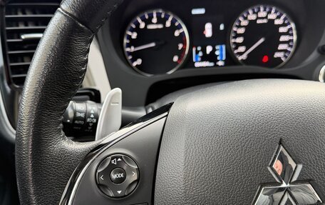 Mitsubishi Outlander III рестайлинг 3, 2018 год, 2 650 000 рублей, 16 фотография