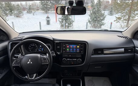 Mitsubishi Outlander III рестайлинг 3, 2018 год, 2 650 000 рублей, 14 фотография