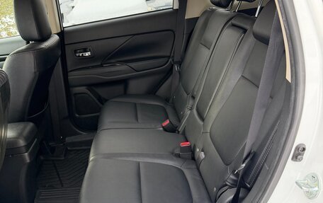 Mitsubishi Outlander III рестайлинг 3, 2018 год, 2 650 000 рублей, 24 фотография