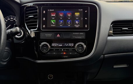 Mitsubishi Outlander III рестайлинг 3, 2018 год, 2 650 000 рублей, 22 фотография