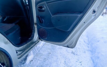 Renault Sandero I, 2013 год, 450 000 рублей, 12 фотография