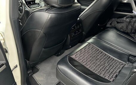 Toyota Land Cruiser 200, 2018 год, 7 300 000 рублей, 7 фотография